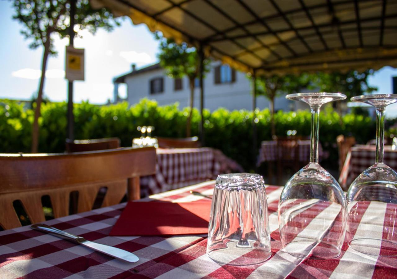 Trattoria Due Citroni Hotel Casalgrasso Eksteriør billede
